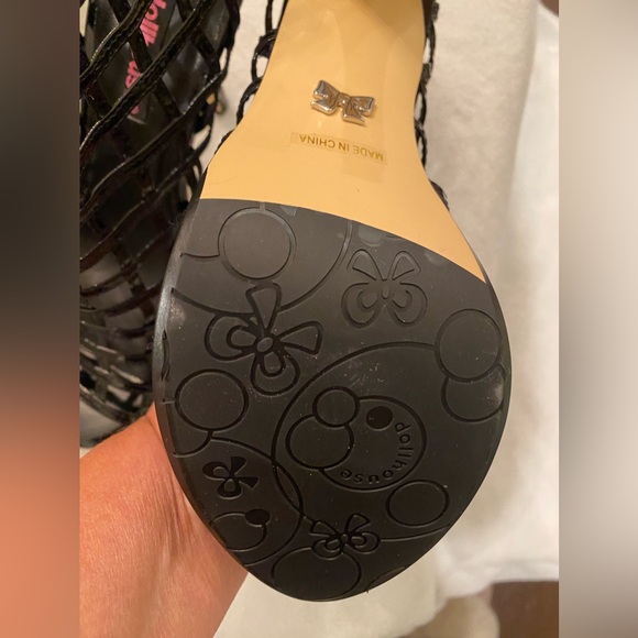 NWOT DOLLHOUSE Size 8 Cage Style Open Toe Heels In Black Patent Finish - Picture 6 of 8